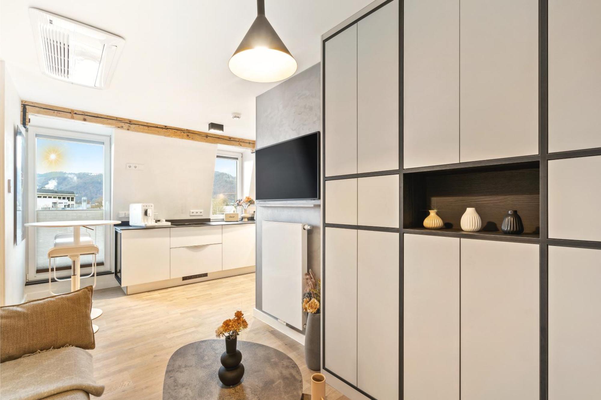 Modern Elegance In Historical City Center Трир Екстериор снимка