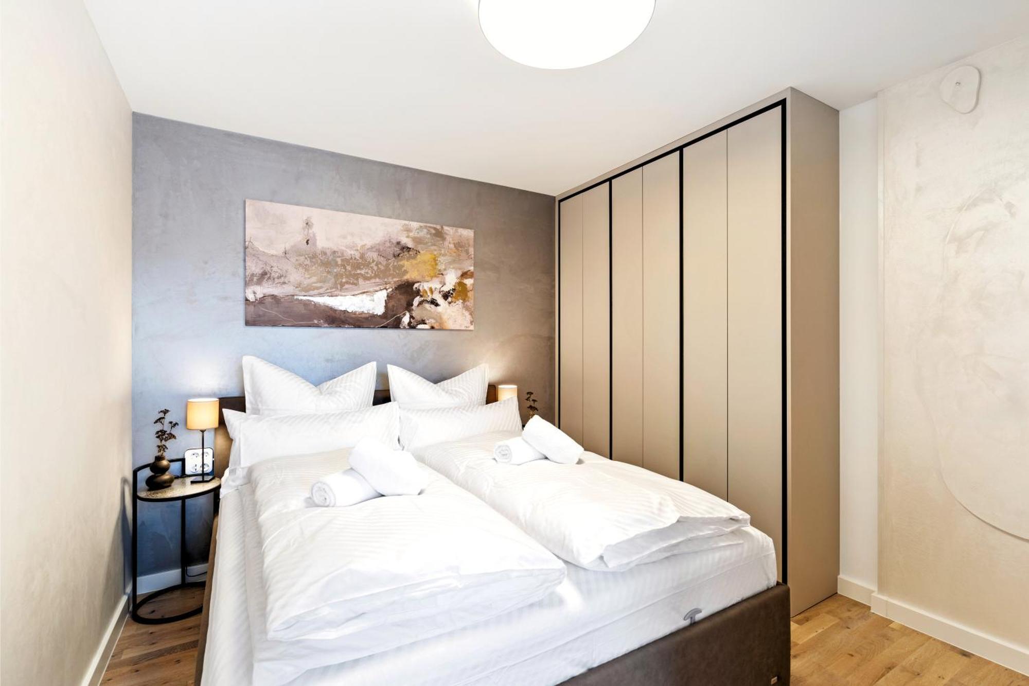 Modern Elegance In Historical City Center Трир Екстериор снимка