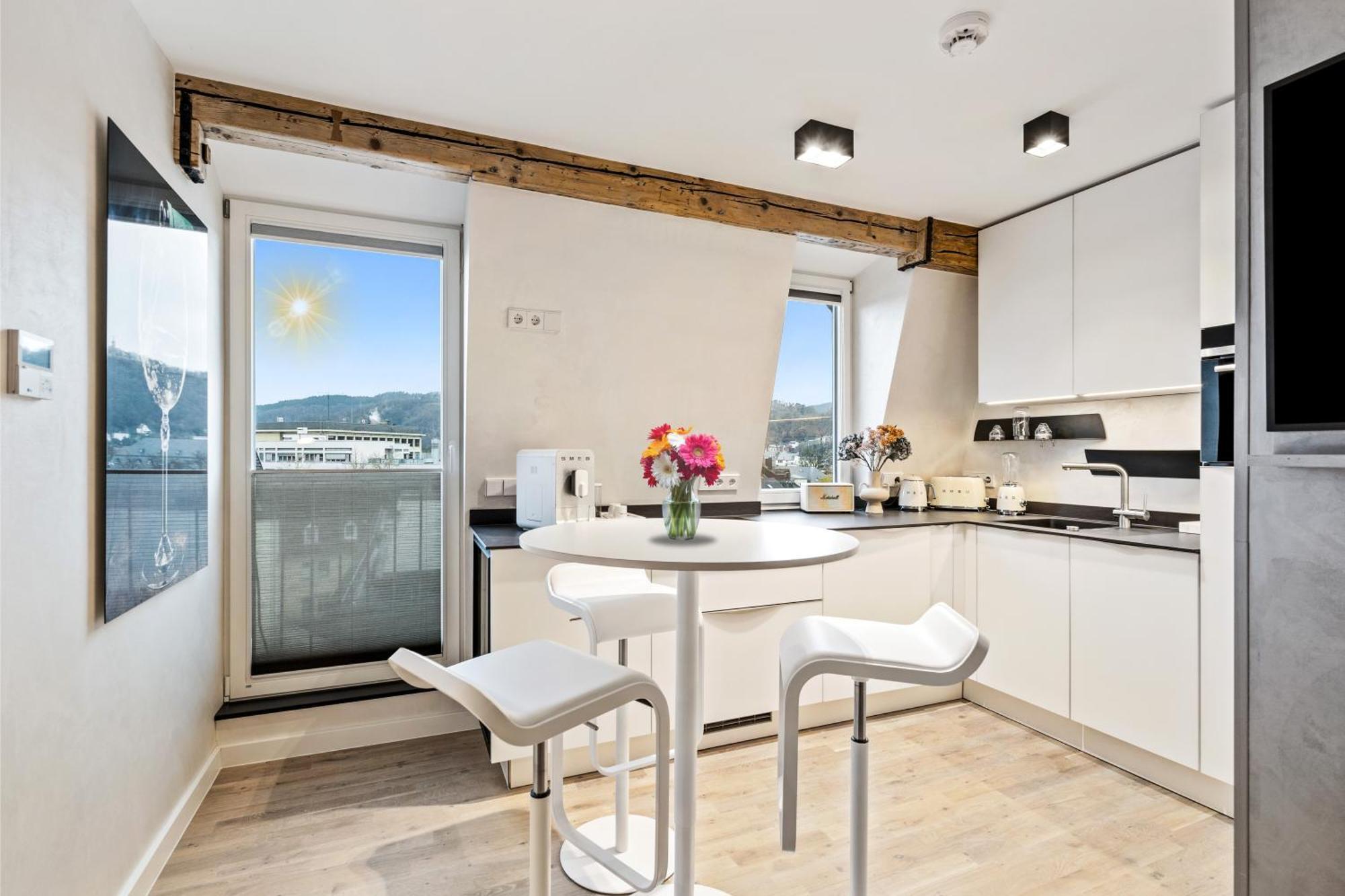 Modern Elegance In Historical City Center Трир Екстериор снимка