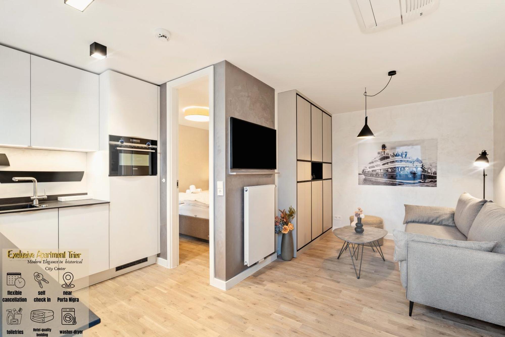 Modern Elegance In Historical City Center Трир Екстериор снимка