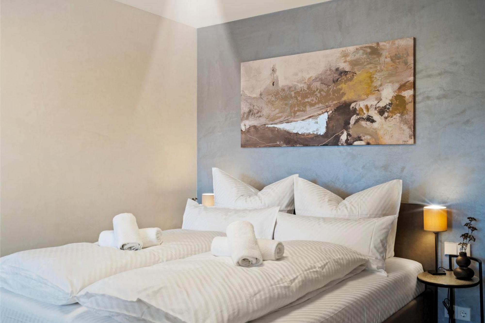 Modern Elegance In Historical City Center Трир Екстериор снимка
