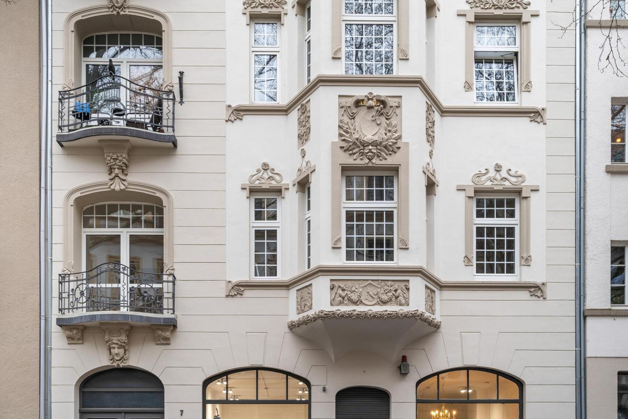 Modern Elegance In Historical City Center Трир Екстериор снимка